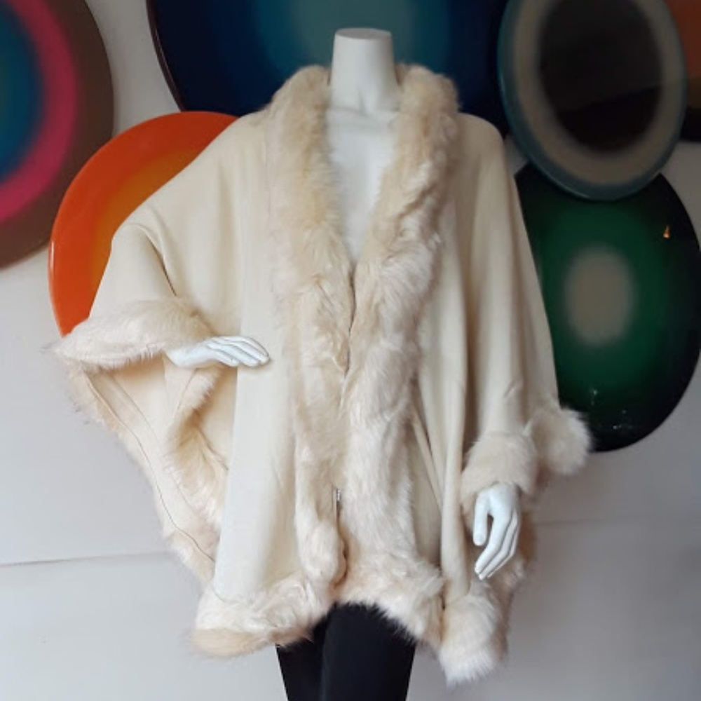 Open Side Faux-Fur Detail Coat Poncho - Picture 4 of 7